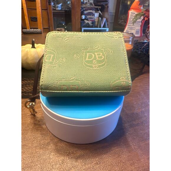 Dooney & Bourke Mint Green ID Holder/ Coin Wallet Women’s EUC - Picture 3 of 6